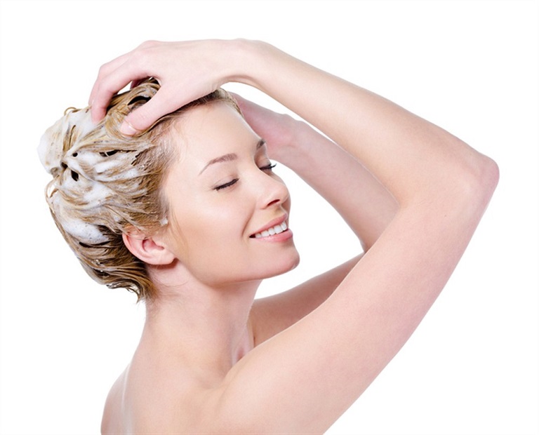 Nhuộm tóc, chăm sóc tóc cần dùng sản phẩm tự nhiên để không làm ảnh hưởng đến da đầu